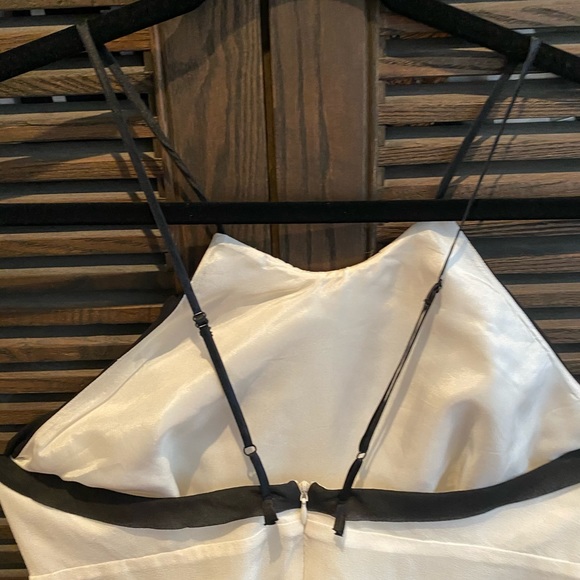 Beautiful Top - Picture 3 of 5